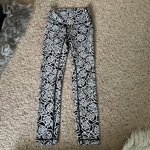 Lululemon leggings size 2. Worn once